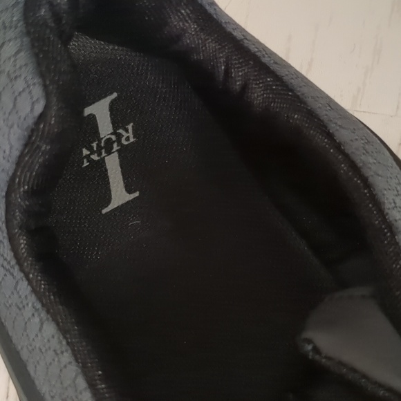 Unisex Water Shoes in Gray or Black - Picture 6 of 12